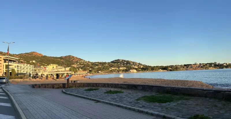 Plage dans le Var entre Fréjus et Théoule sur Mer