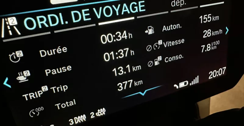 Selle et poignées chauffantes sur le R1300R de chez BMW