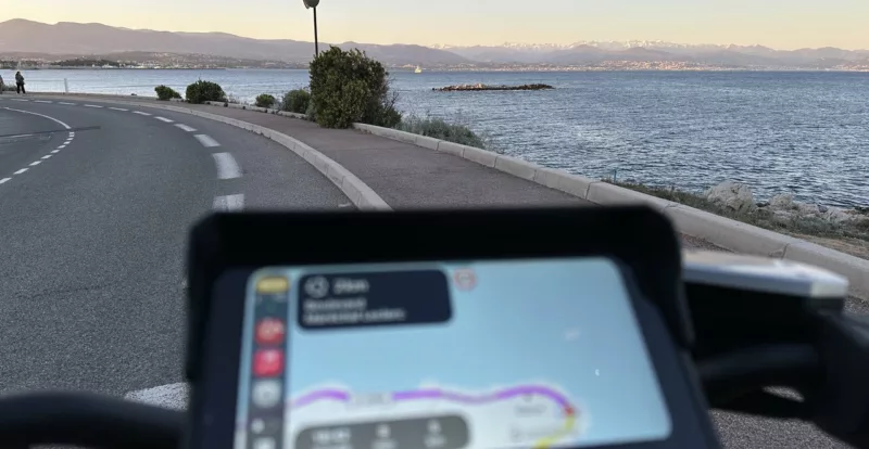 Carpuride 602S Pro sur BMW R1300R