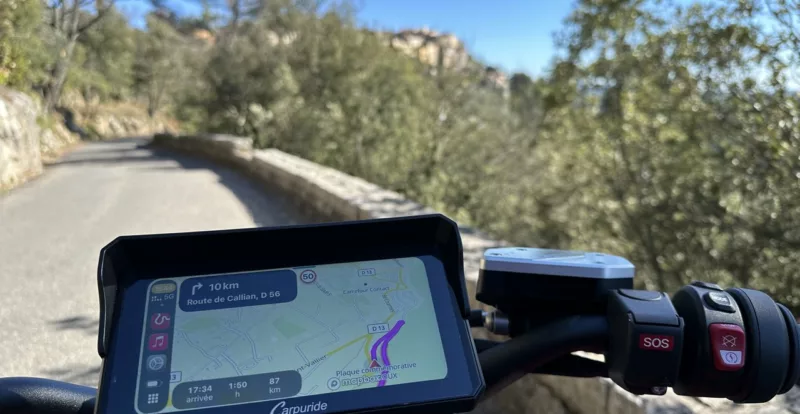 Balade moto avec le Carpuride 602S Pro sur BMW R1300R