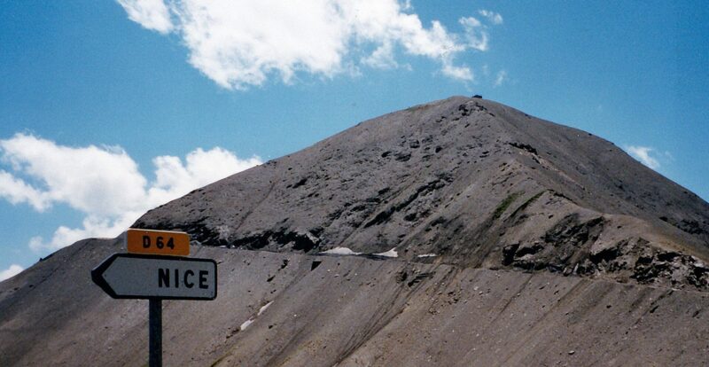 Route du col de la Bonette dans les Alpes-Maritimes