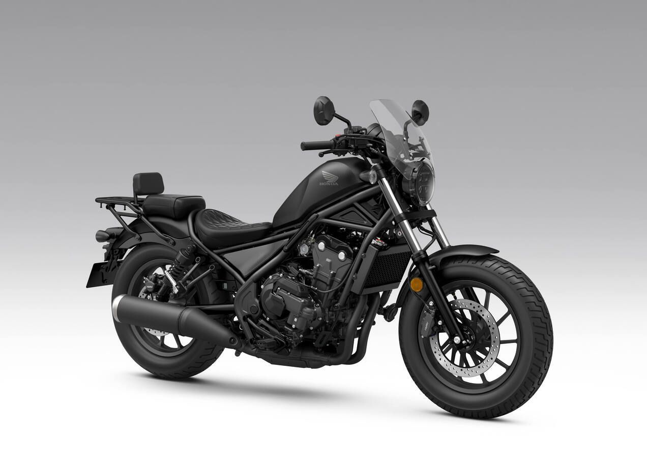 Honda CMX500 Rebel 2027 noir mat, vue trois quarts avant
