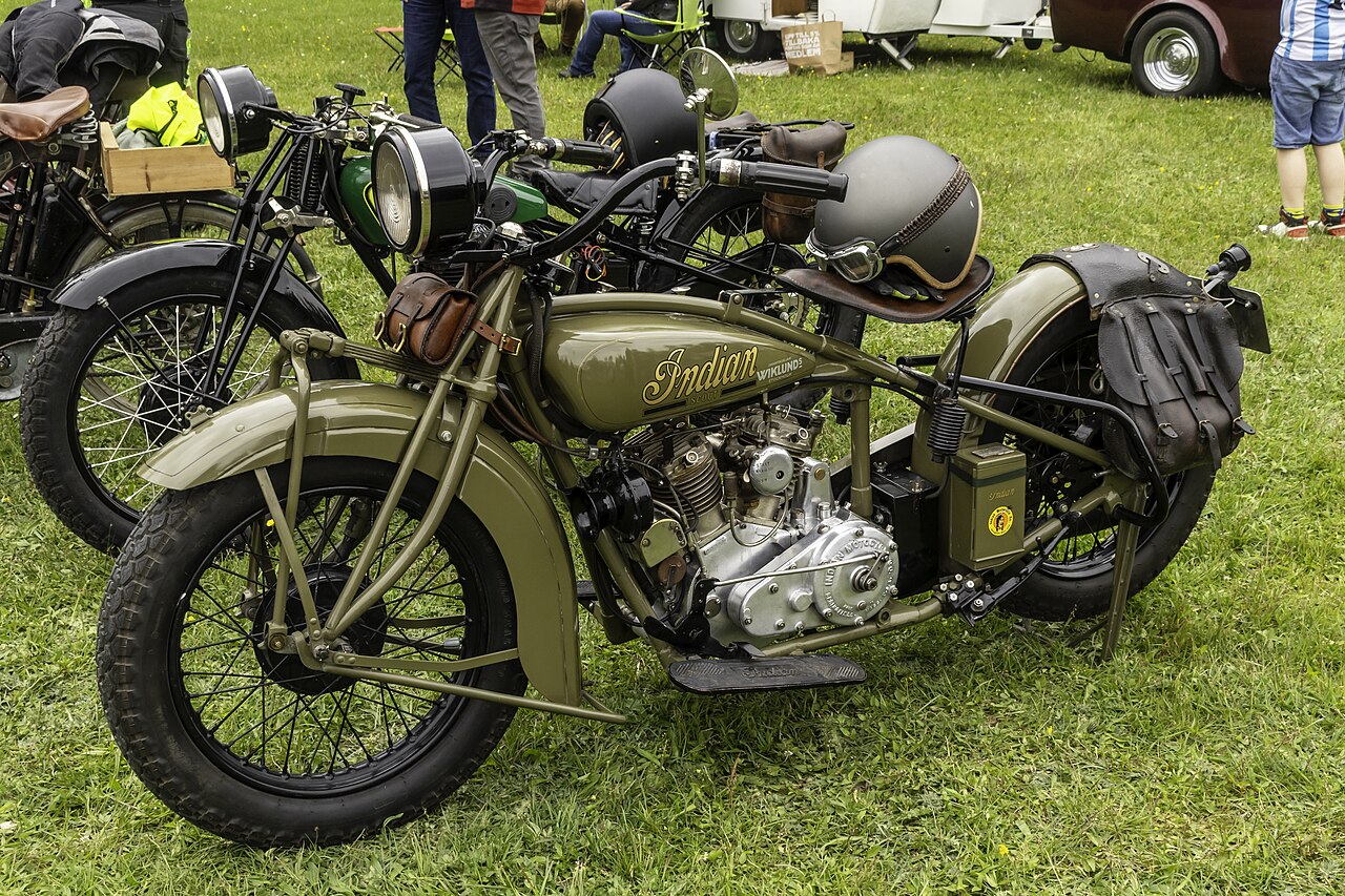 Indian Scout 101 ancienne lors d'un rassemblement